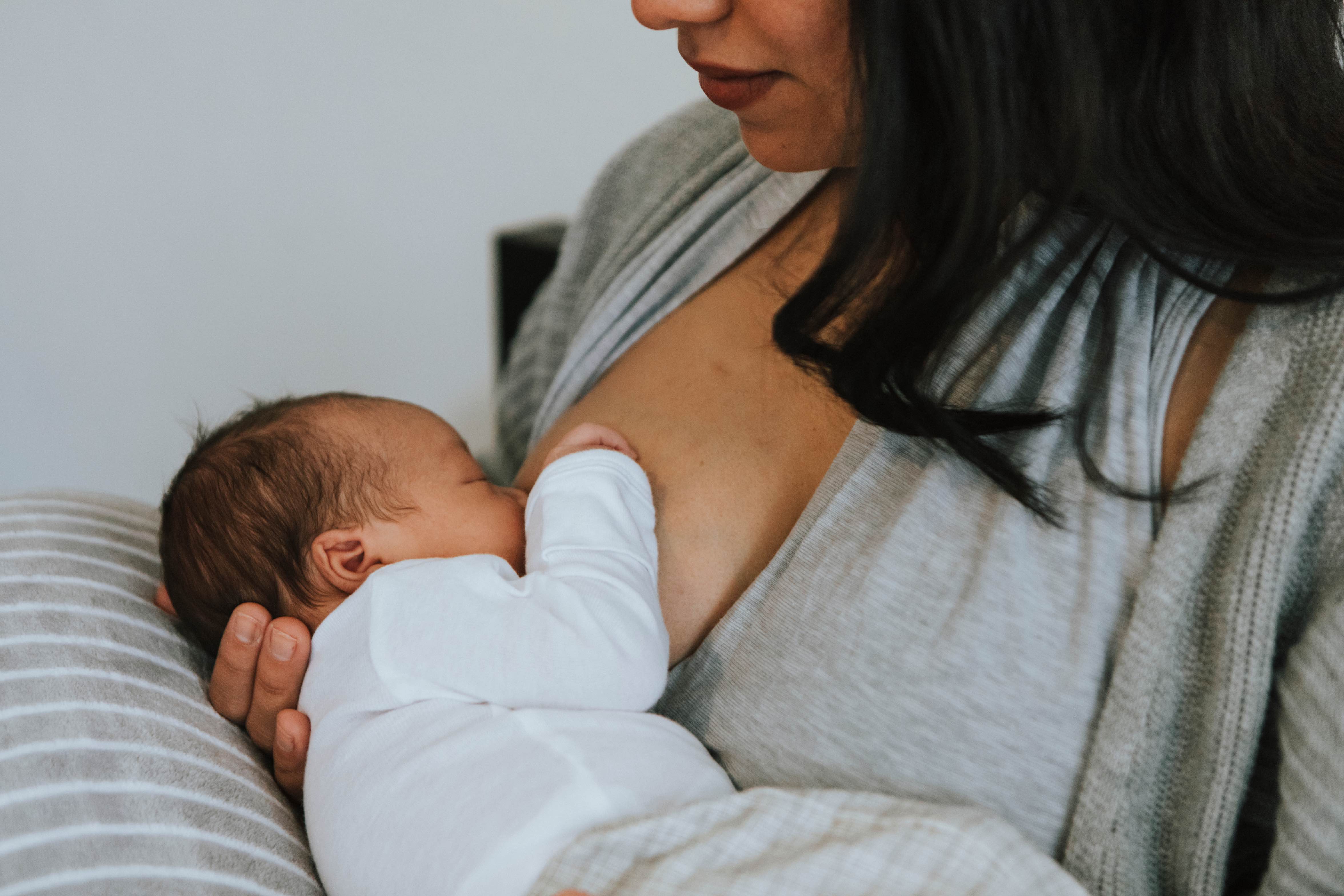Breastfeeding 101: How long should a newborn feed for?
